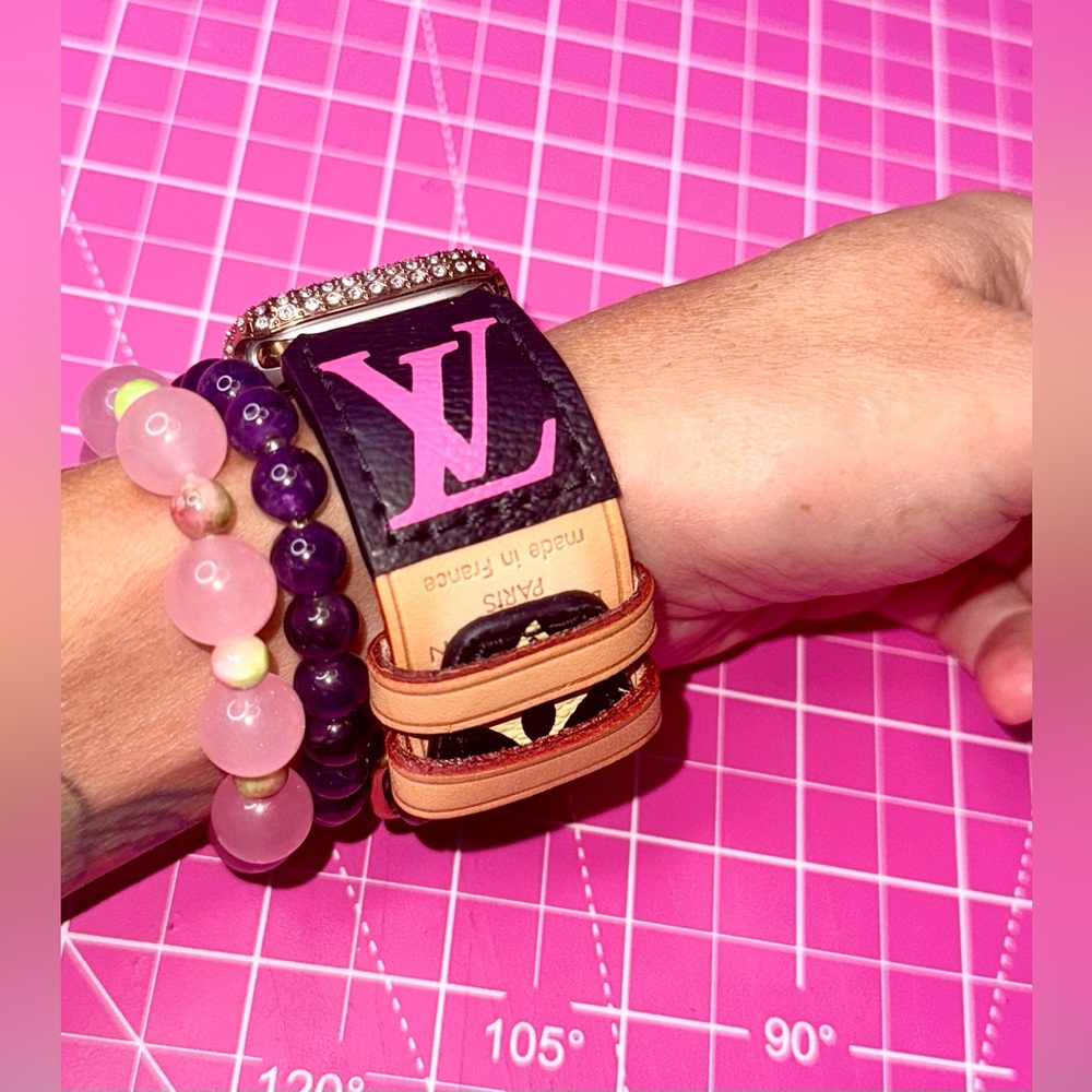💝 Louis Vuitton Murakami Pink and Blue Apple Watch band handmade - Picture 2 of 16